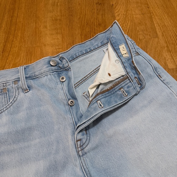 Madewell 30 Light Wash Distressed Raw Hem The Mom Jean Denim Shorts Button Fly - Picture 5 of 9